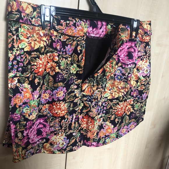 Glassons Floral Mini Skirt Size 14 - Picture 5 of 9